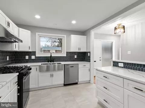 9748 Hedin Dr, Silver Spring, MD 20903 photo 15