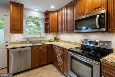 8800 2nd Ave, Silver Spring, MD 20910 photo 11