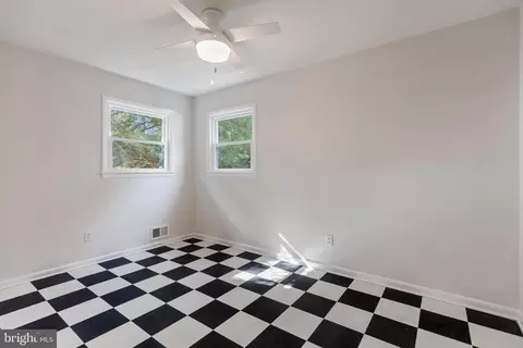 8800 2nd Ave, Silver Spring, MD 20910 photo 17