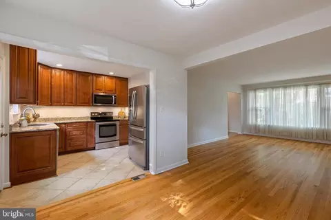8800 2nd Ave, Silver Spring, MD 20910 photo 7