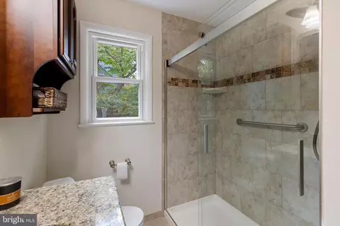 8800 2nd Ave, Silver Spring, MD 20910 photo 16