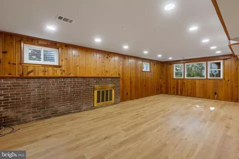 8800 2nd Ave, Silver Spring, MD 20910 photo 26