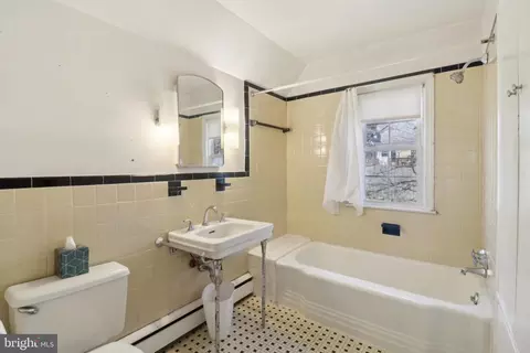 Bath - 14 Park Valley Rd, Silver Spring, MD 20910 photo 5 of 8
