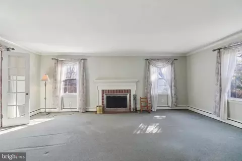 Living - 14 Park Valley Rd, Silver Spring, MD 20910 photo 3 of 5