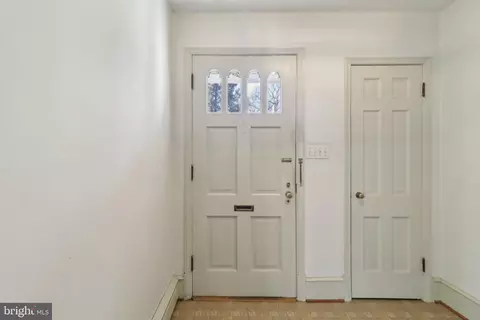 Entry Way - 14 Park Valley Rd, Silver Spring, MD 20910 photo 2 of 4