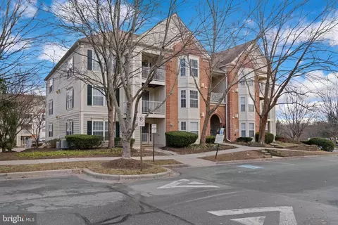 13401 Fountain Club Dr #203, Germantown, MD 20874