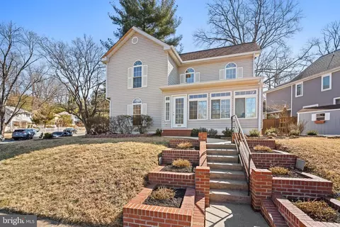 4006 Halsey Ct, Kensington, MD 20895