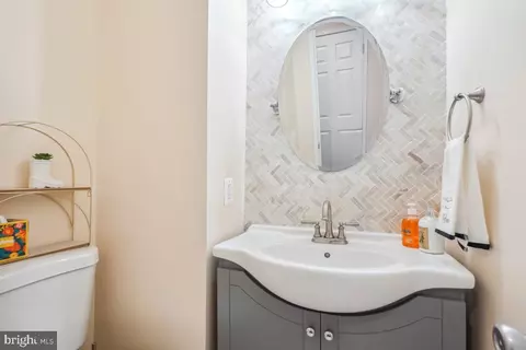 Bath - 1 Long Green Ct, Silver Spring, MD 20906 photo 1 of 4