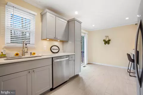 Entry Way - 1 Long Green Ct, Silver Spring, MD 20906 photo 4 of 8