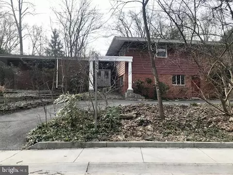 4600 Oxford St, Garrett Park, MD 20896