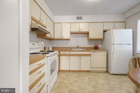 Kitchen - 15115 Interlachen Dr #3-125, Silver Spring, MD 20906 photo 1 of 2