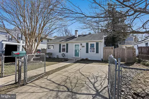 511 Crabb Ave, Rockville, MD 20850