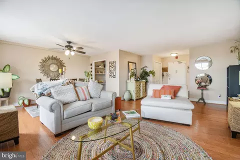 Living - 1900 Lyttonsville Rd #611, Silver Spring, MD 20910 photo 2 of 2