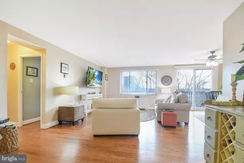 Living - 1900 Lyttonsville Rd #611, Silver Spring, MD 20910 photo 1 of 2