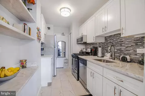 Kitchen - 1900 Lyttonsville Rd #611, Silver Spring, MD 20910 photo 2 of 3