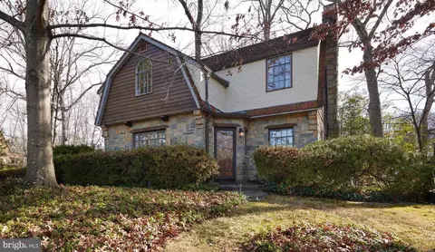 8509 Woodhaven Blvd, Bethesda, MD 20817