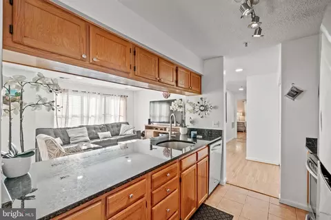 Kitchen - 14201 Woolen Oak Ct #4, Silver Spring, MD 20906 photo 4 of 5