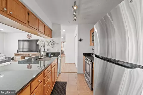 Kitchen - 14201 Woolen Oak Ct #4, Silver Spring, MD 20906 photo 3 of 5