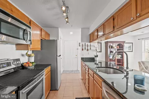 Kitchen - 14201 Woolen Oak Ct #4, Silver Spring, MD 20906 photo 1 of 5