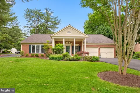 12025 Trailridge Dr, Potomac, MD 20854
