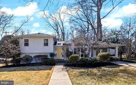 4400 Delmont Ln, Kensington, MD 20895