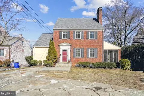 5901 Wilson Ln, Bethesda, MD 20817