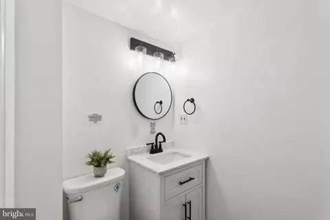 Bath - 9425 Weaver St, Silver Spring, MD 20901 photo 2 of 3