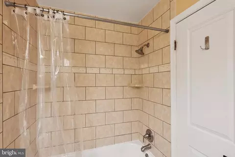 Bath - 9425 Weaver St, Silver Spring, MD 20901 photo 3 of 3
