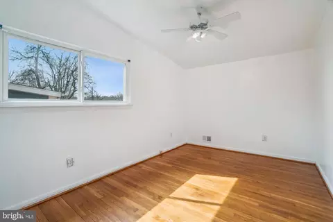 Bedroom - 11409 Fairoak Dr, Silver Spring, MD 20902 photo 2 of 4