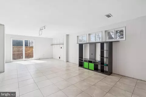 Living - 11409 Fairoak Dr, Silver Spring, MD 20902 photo 10 of 10