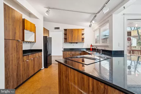 Kitchen - 11409 Fairoak Dr, Silver Spring, MD 20902 photo 3 of 4