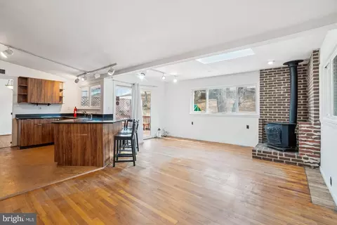 Living - 11409 Fairoak Dr, Silver Spring, MD 20902 photo 2 of 10