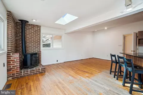 Living - 11409 Fairoak Dr, Silver Spring, MD 20902 photo 7 of 10