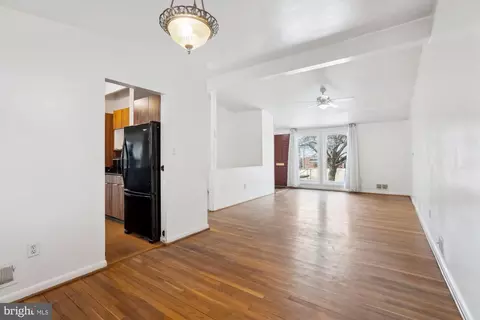 Living - 11409 Fairoak Dr, Silver Spring, MD 20902 photo 6 of 10