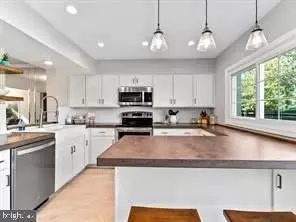 3904 Angelton Ct, Burtonsville, MD 20866
