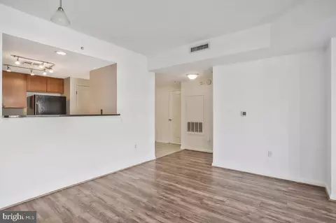 Living - 930 Wayne Ave #407, Silver Spring, MD 20910 photo 7 of 8