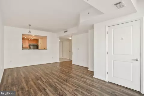 Living - 930 Wayne Ave #407, Silver Spring, MD 20910 photo 4 of 8