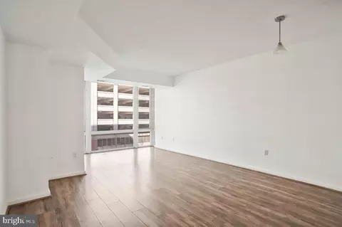 Living - 930 Wayne Ave #407, Silver Spring, MD 20910 photo 1 of 8