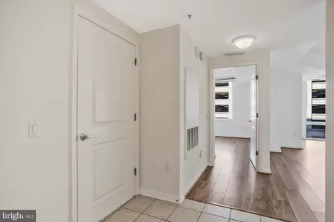 Entry Way - 930 Wayne Ave #407, Silver Spring, MD 20910 photo 3 of 4
