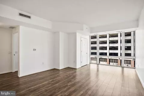 Living - 930 Wayne Ave #407, Silver Spring, MD 20910 photo 3 of 8