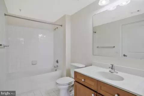 Bath - 930 Wayne Ave #407, Silver Spring, MD 20910 photo 1 of 1