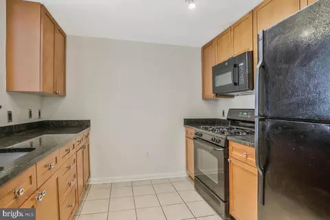 Kitchen - 930 Wayne Ave #407, Silver Spring, MD 20910 photo 3 of 5