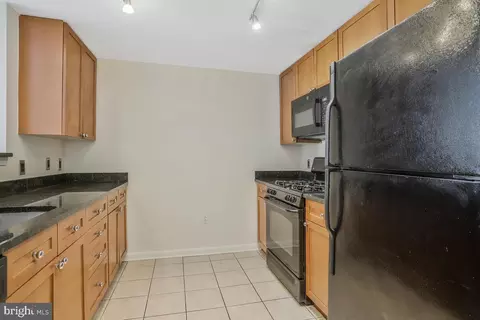 Kitchen - 930 Wayne Ave #407, Silver Spring, MD 20910 photo 2 of 5