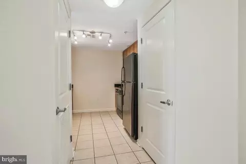 Entry Way - 930 Wayne Ave #407, Silver Spring, MD 20910 photo 4 of 4