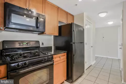 Kitchen - 930 Wayne Ave #407, Silver Spring, MD 20910 photo 4 of 5