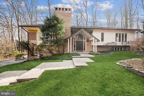 8018 Cypress Grove Ln, Cabin John, MD 20818