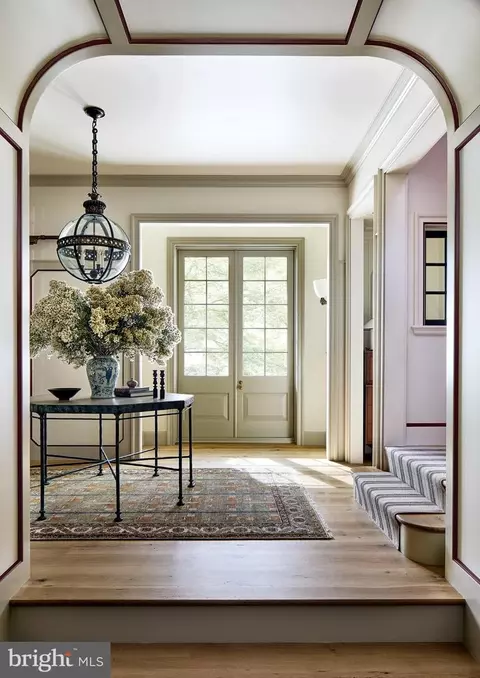 5110 Cammack Dr, Bethesda, MD 20816