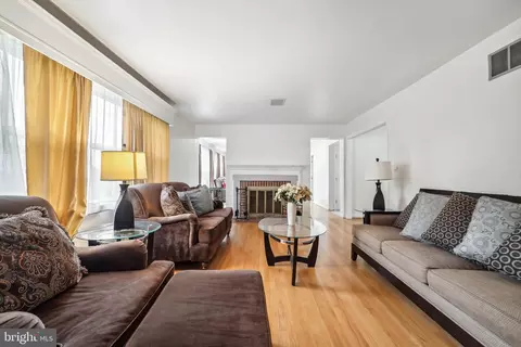Living - 15516 Tierra Dr, Silver Spring, MD 20906 photo 1 of 3