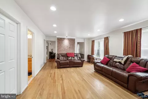 Living - 15516 Tierra Dr, Silver Spring, MD 20906 photo 3 of 3