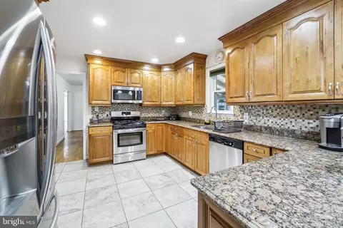 Kitchen - 15516 Tierra Dr, Silver Spring, MD 20906 photo 2 of 3